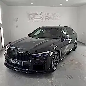 BMW Serie 7 con Kit Maxton Design en Fibra de Carbono